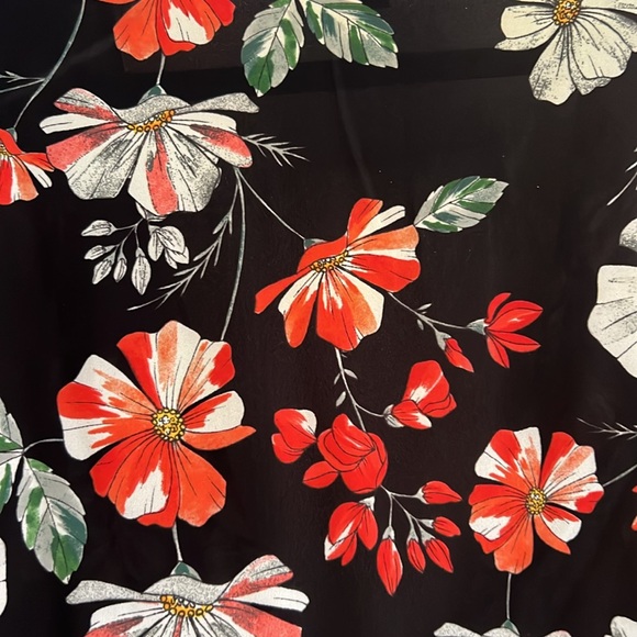 Express floral wrap blouse - Picture 4 of 4